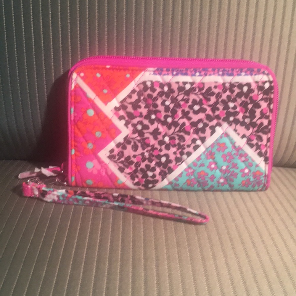 Vera Bradley RFID GrabNGo Wristlet- Modern Medley